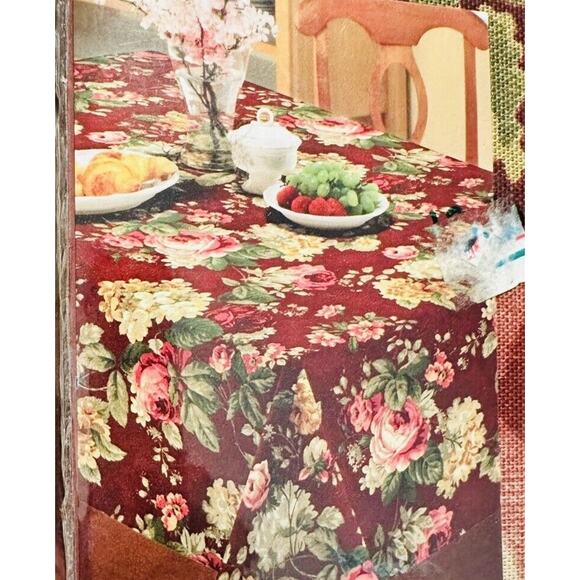 Home Trends Oblong 52x70 Tablecloth 100% Cotton Country Cottage Rose Design - Picture 1 of 6